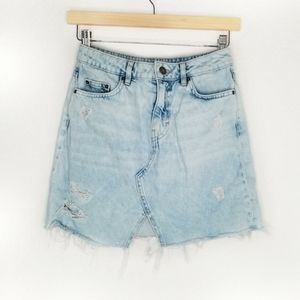 H&M Divided Light Wash Denim Distressed Mini Skirt Size 2